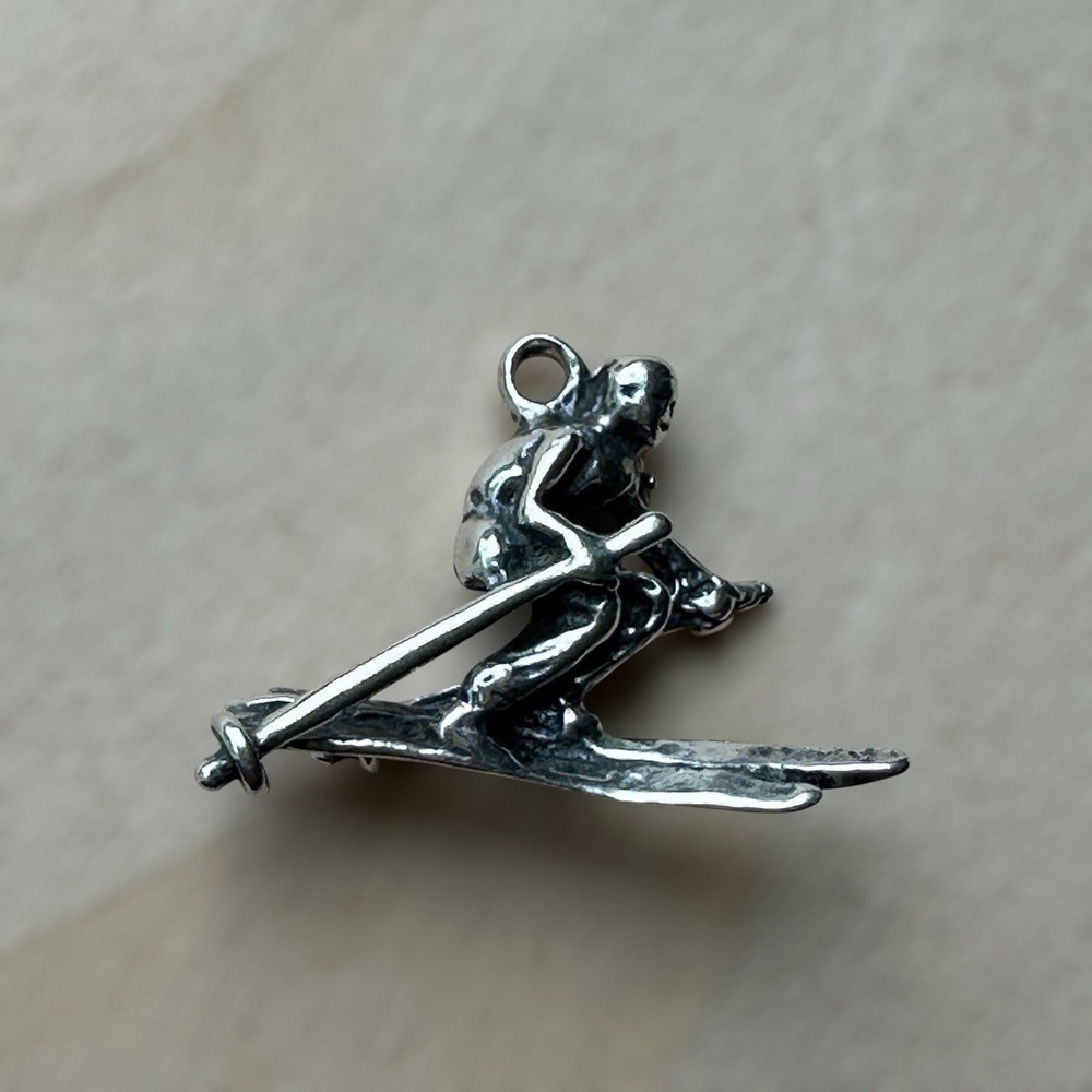 Vintage Pendant Charm 0.625 Inch‎ 3D Skiing Downhill Sports 10k White Gold 1.7g